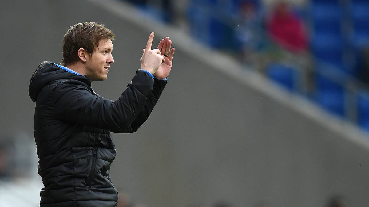 Mit 28 Jahren übernimmt er als jüngster Bundesliga-Trainer aller Zeiten ein vermeintliches Himmelfahrtskommando: Hoffenheim liegt auf Platz 17, mit fünf Punkten Rückstand auf den Relegationsplatz