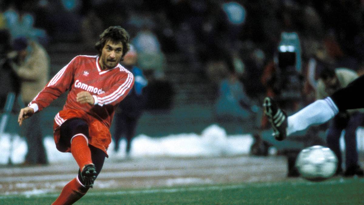 HELMUT WINKLHOFER (85/86 - 86/87): Der Oberbayer beginnt seine Profikarriere bei den Münchenern und debütiert im November 1981. Nach einem dreijährigen Intermezzo bei Bayer Leverkusen kehrt der Mittelfeld- und Abwehrspieler zurück. Am 1. Spieltag der Saison 85/86 erzielt er eines der kuriosesten Eigentore der Bundesligageschichte