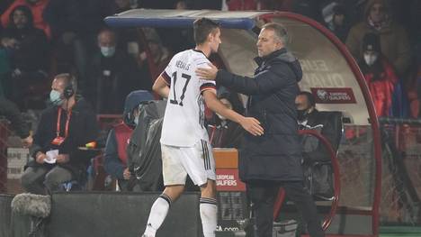 Die deutsche Nationalmannschaft ist ohne selbst gespielt zu haben in der FIFA-Weltrangliste auf Platz elf geklettert.