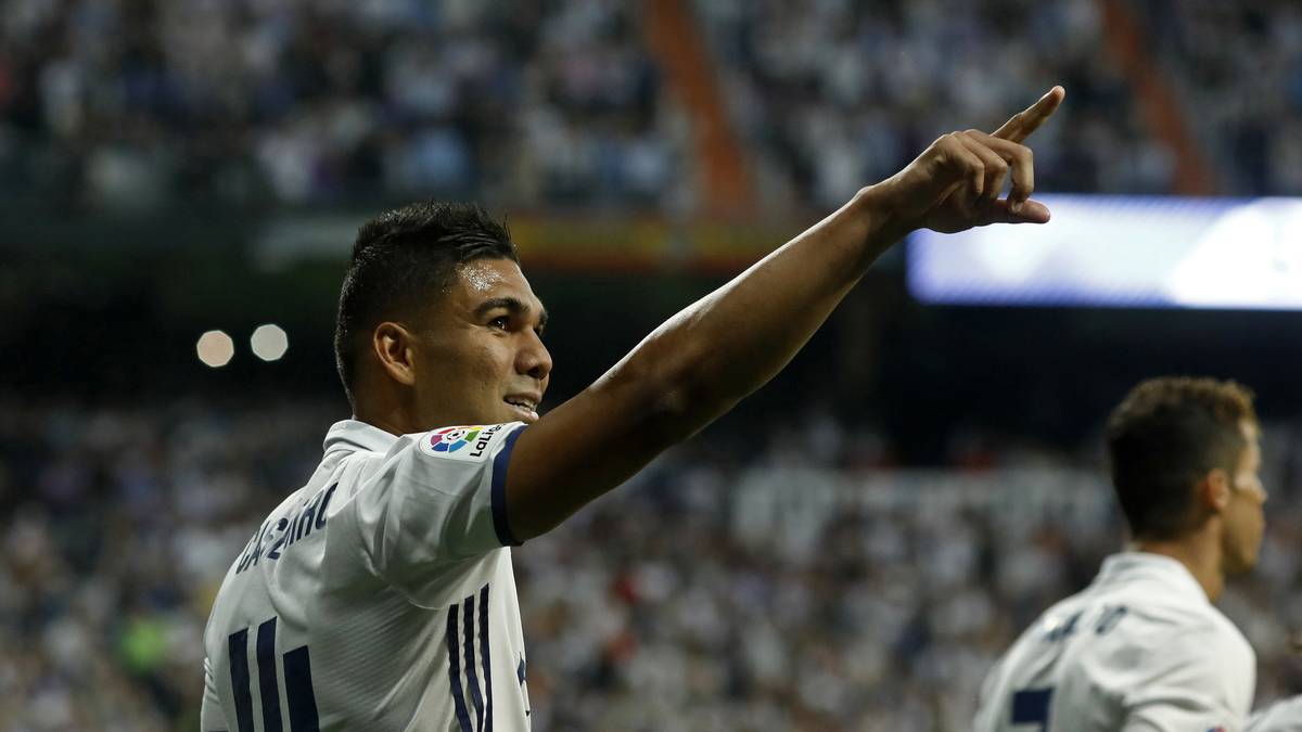 ZENTRALES MITTELFELD - CASEMIRO: Ebensowenig wie Reals brasilianischer Abräumer. Der Spätstarter wandelt eigentlich in nahezu jedem Spiel an der Schwelle zu Gelb-Rot. Die Cleverness eines Khedira geht im noch ab. Vorteil Juve - 4:3