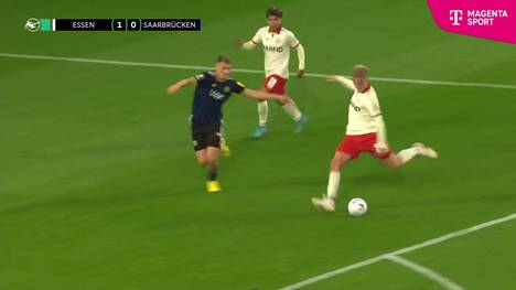 Felix Götze ließ mit seinem Tor des Tages die Hafenstraße beben. RWE brachte dem bis dahin noch ungeschlagenen Aufstiegsaspiranten Saarbrücken die erste Niederlage bei.