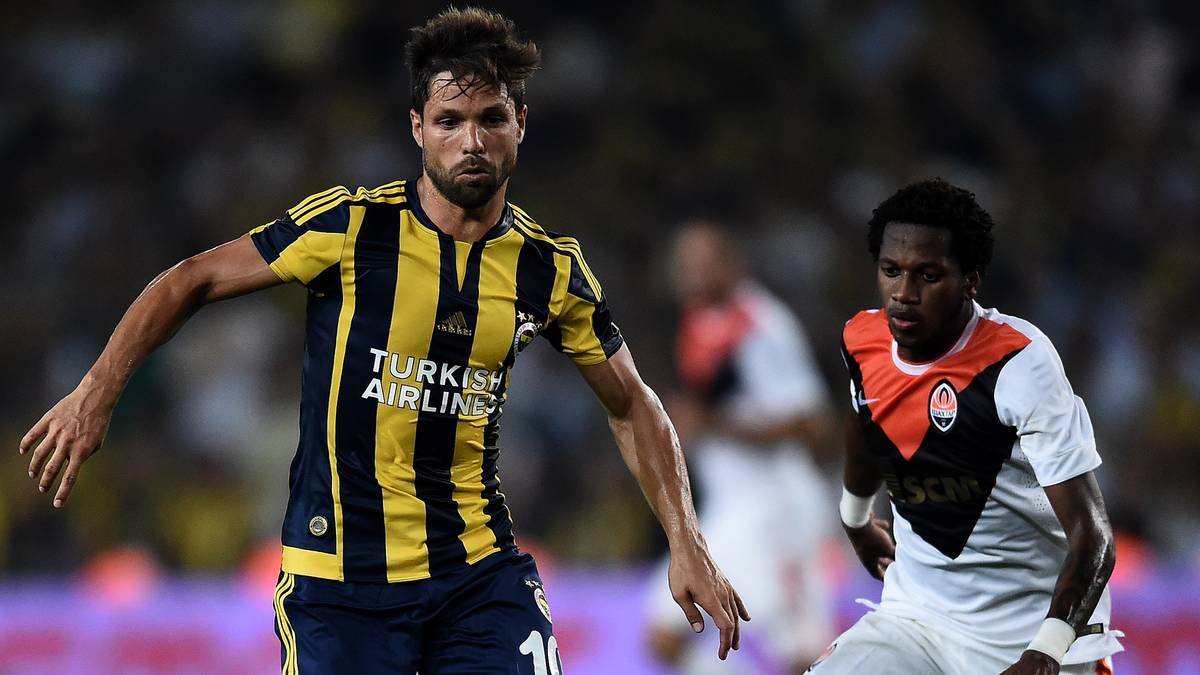 Van Persie hat aber auch prominente Mitspieler bei Fenerbahce um sich. In Istanbul ist Diego Stammkraft, erlebte seine aber wohl erfolgreichste Zeit in der Bundesliga im Trikot von Werder Bremen (2006 bis 2009). Zuletzt mit einer Leistenverletzung außer Gefecht gesetzt