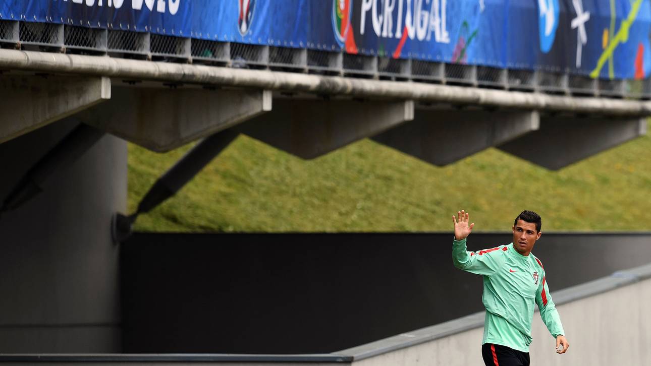 Ronaldo von Fans begeistert gefeiert