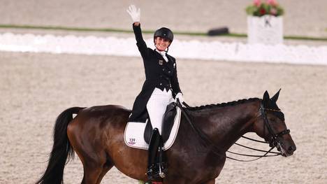 Jessica von Bredow-Werndl wurde in Tokio Olympiasieger