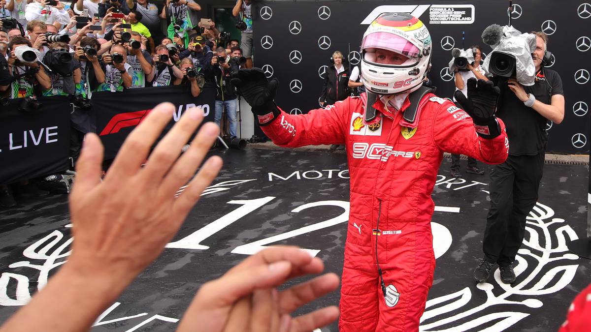 Am Ende eines kuriosen und chaotischen Rennens ist Vettel dann plötzlich der gefühlte Sieger. Nach einer unglaublichen Aufholjagd muss er sich nur Sieger Max Verstappen geschlagen geben und wird starker Zweiter