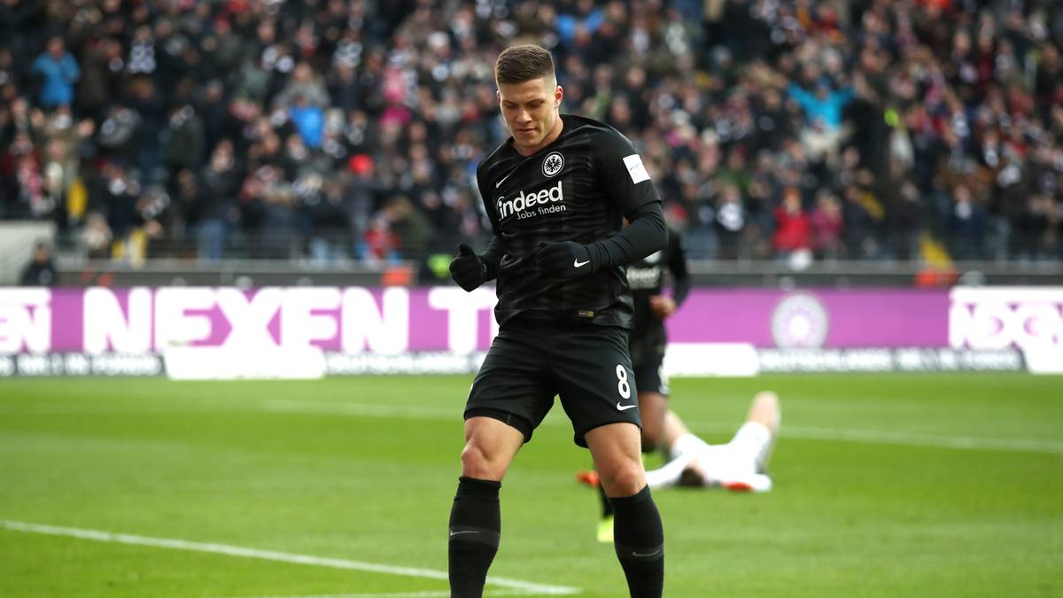 EINTRACHT FRANKFURT (Platz 4): Es geht unter die Drei-Euro Grenze: Zuschauer in der Commerzbank-Arena müssen nur 2,89 Euro für einen Torerfolg blechen. Klingt nach einem guten Preis-/Unterhaltungsverhältnis