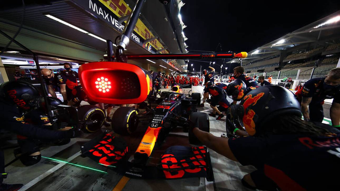 Formel 1 Boxenstopp: Die Ampel signalisiert dem Fahrer wann er weiterfahren kann.