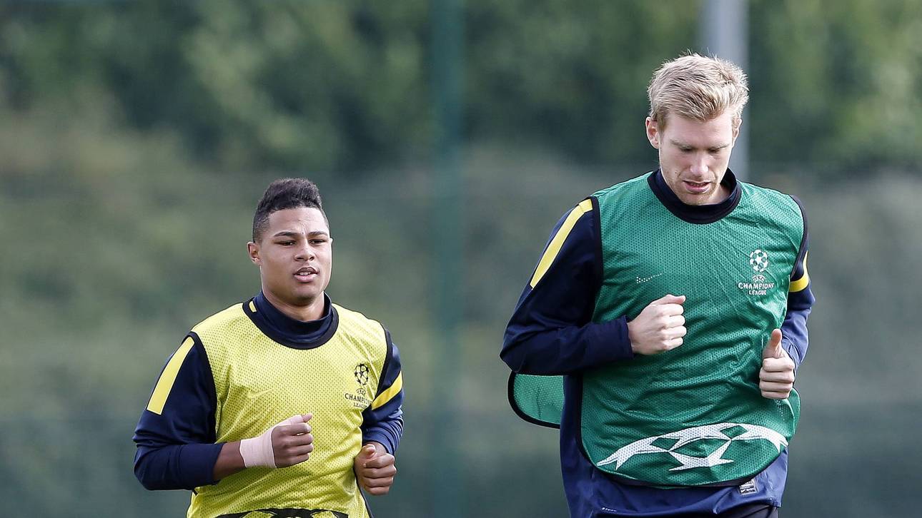 Serge Gnabry und Per Mertesacker im Training 2012