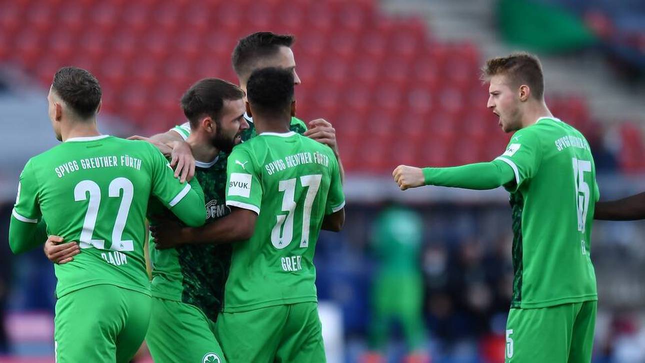 Fürth zieht am HSV vorbei