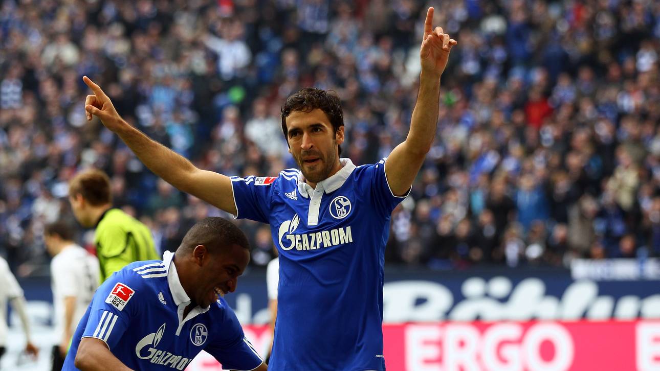 Raúl feiert mit seinem berühmten Jubel