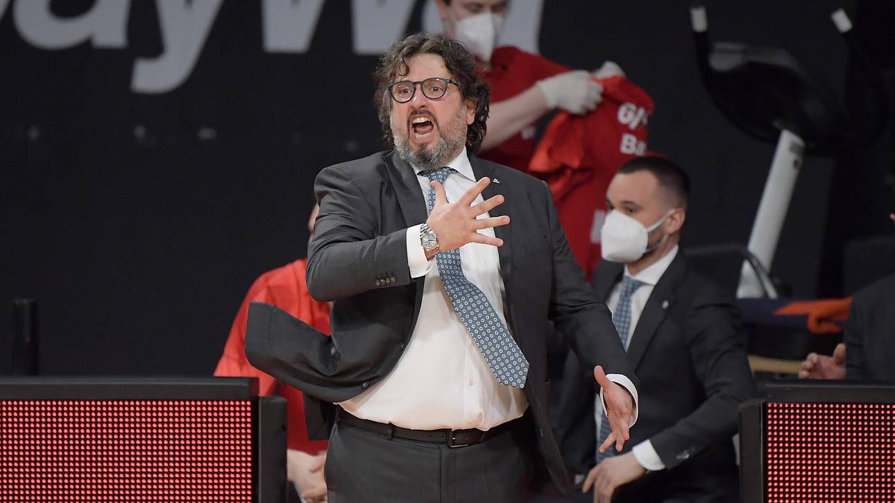 Andrea Trinchieri steht als leidenschaftlicher Coach an der Seitenlinie