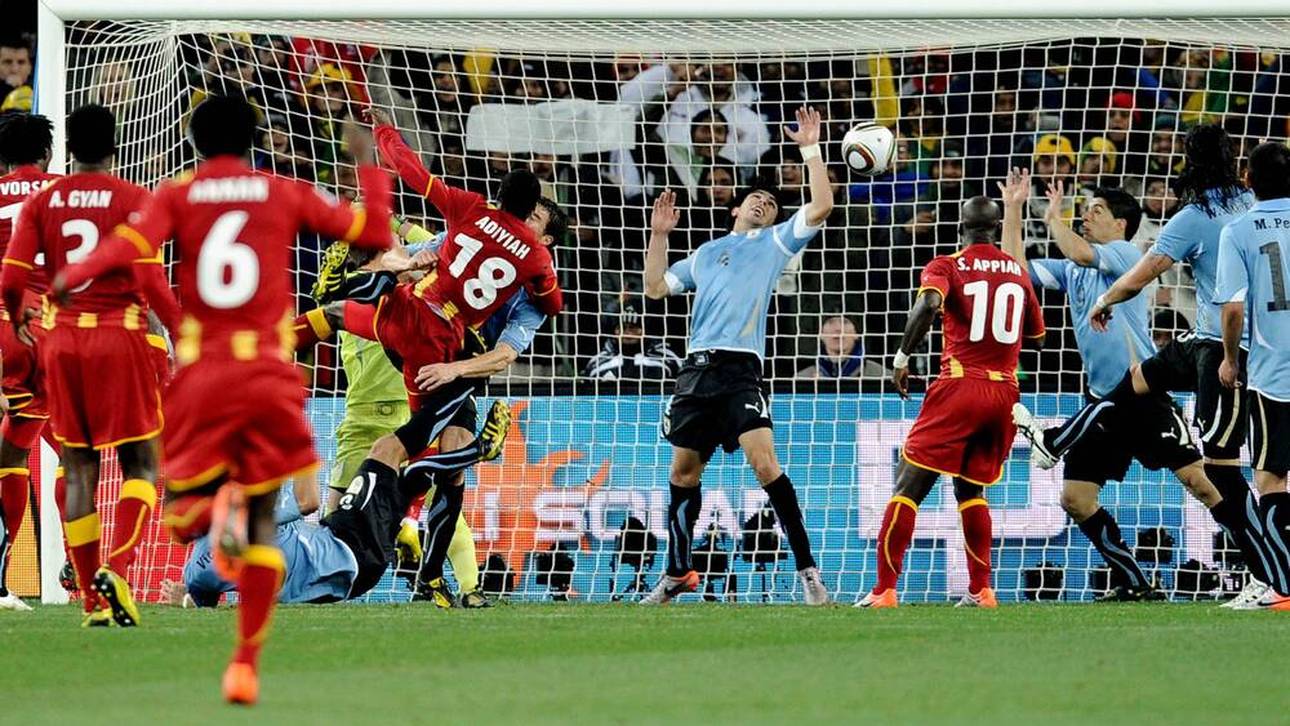 Das Handspiel von Luis Suarez sorgt auch noch nach 12 Jahren für Aufregung. 