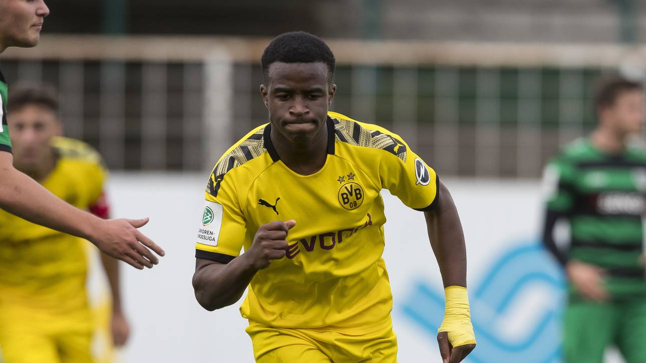 Moukoko glänzt bei BVB-Kantersieg