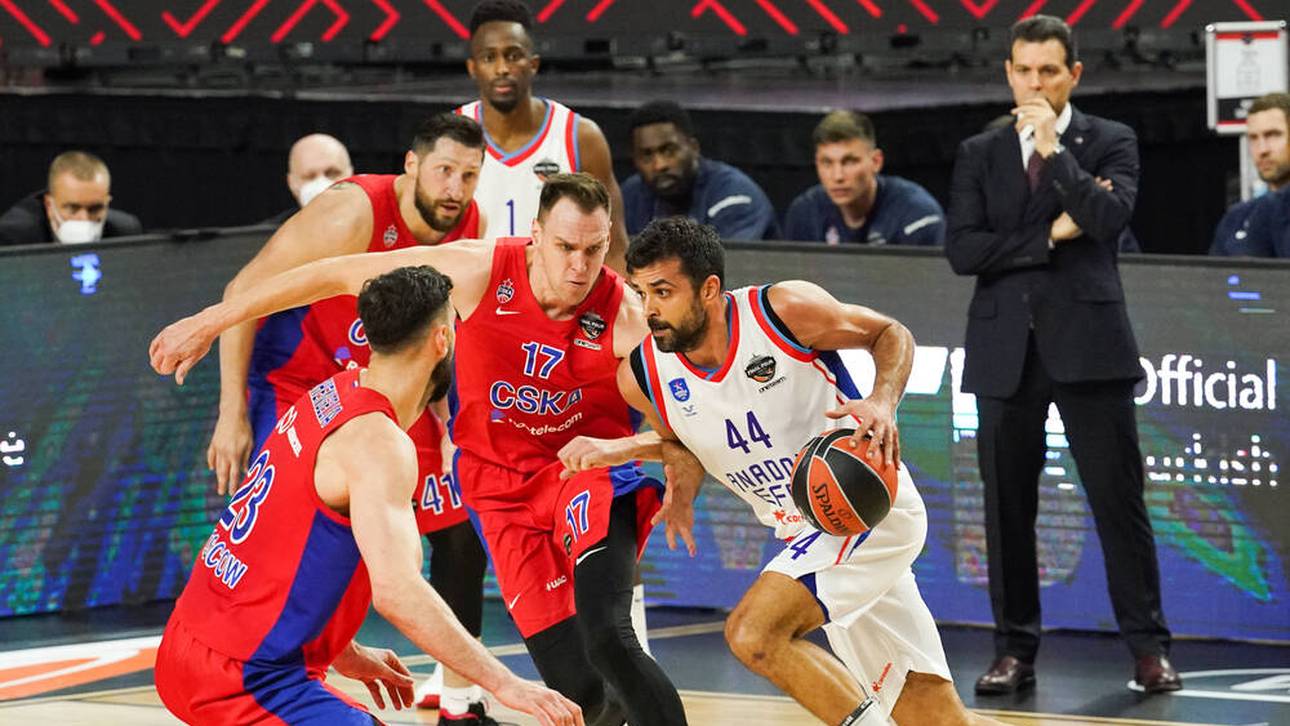 Gegen Anadolu Efes war für Johannes Voigtmann (17) und ZSKA Moskau in der ersten Runde der EuroLeague-Playoffs Endstation
