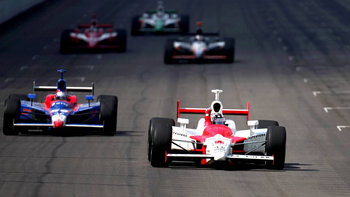 2006: Marco Andretti sieht in der letzten Runde wie der sichere Sieger aus, wird aber kurz vor dem Ziel von Sam Hornish Jr. noch abgefangen. Am Ende entscheiden 0,0635 Sekunden über den Sieg