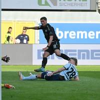 Steffen Baumgart verliert mit seinem Team beim SC Paderborn und kann den Relegationsplatz nicht mehr erreichen.