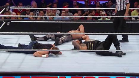 Champion Dean Ambrose (l.) traf bei WWE Battleground Seth Rollins (M.) und Roman Reigns