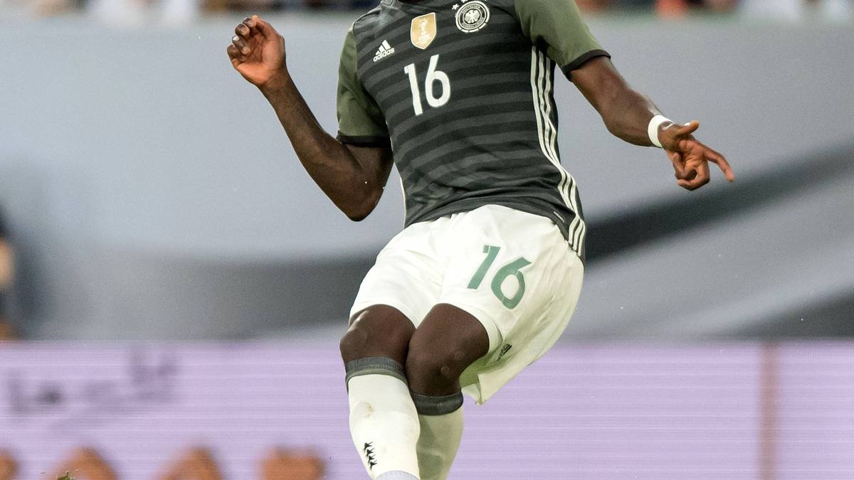 ANTONIO RÜDIGER: Da Mats Hummels vermutlich zum EM-Auftakt ausfällt, sucht Joachim Löw nach einem guten Nachbarn für Boateng in der zentralen Defensive. Mit viel Wucht am Werk, zwei Standard-Gegentore lassen einen zentralen Verteidiger aber nie gut aussehen. SPORT1-Note: 4,5