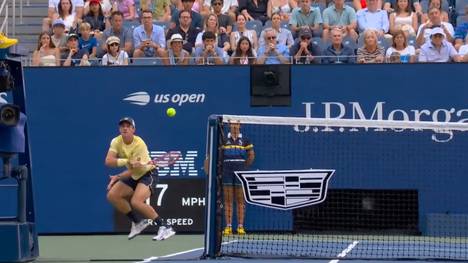 Carlos Alcaraz steht im Viertelfinale der US Open. Der Titelverteidiger setzt sich gegen Tommy Paul durch.