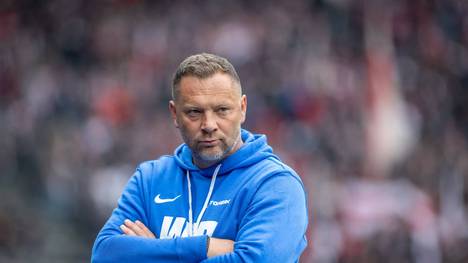 Der Abstieg rückt für Hertha BSC immer näher. Trotz zwischenzeitlicher Führung kassieren die Berliner eine herbe Klatsche beim 1. FC Köln und verharren am Tabellenende.