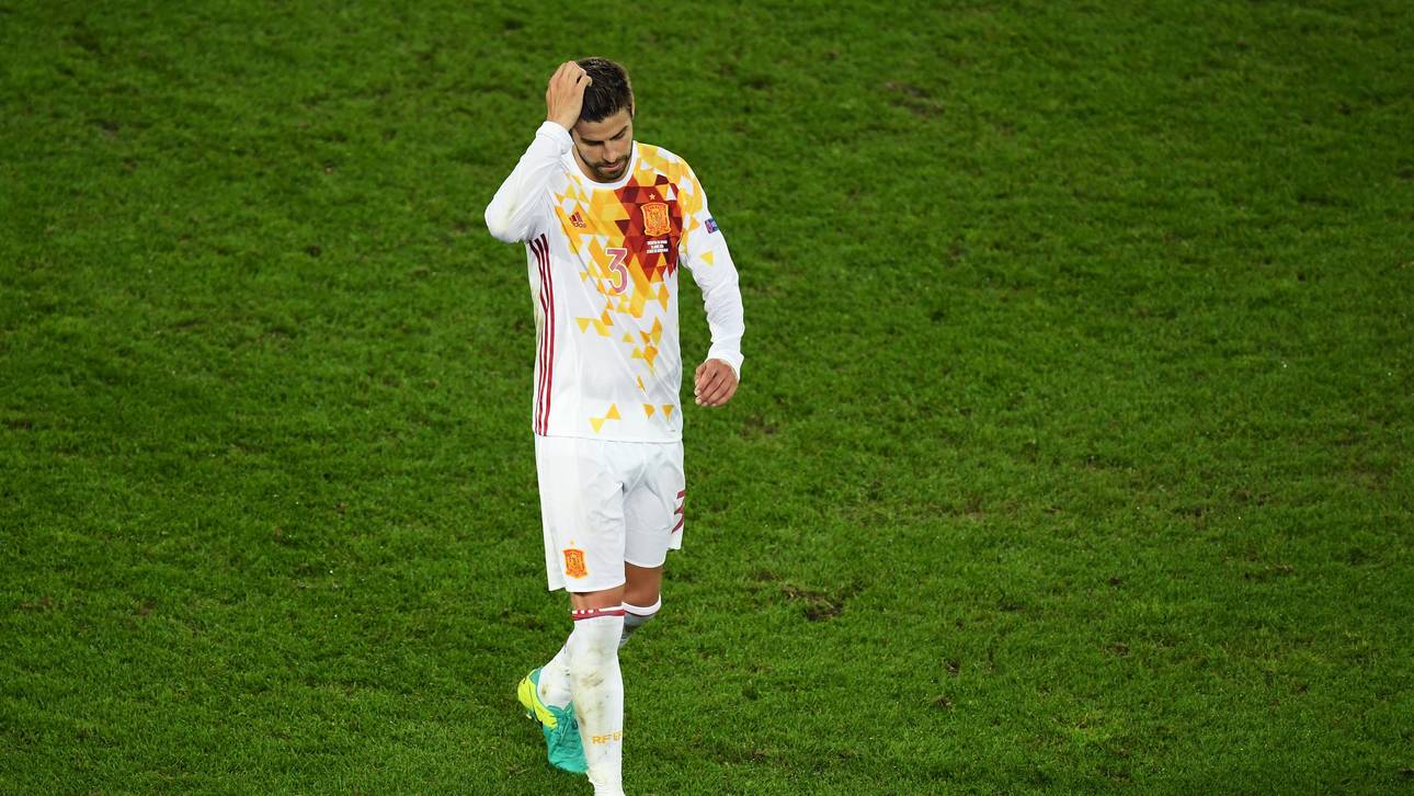 Pique sorgt für Mittelfinger-Eklat