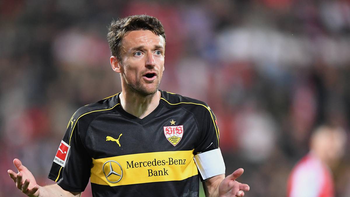 Die Leihen von Alexander Esswein und Steven Zuber enden, sie werden wohl zu ihren Vereinen (Hertha und Hoffenheim) zurückkehren. Dazu laufen mit den Verträgen von Kapitän Christian Gentner (Bild), Dennis Aogo und Andreas Beck gleich drei Arbeitspapiere erfahrener Bundesliga-Profis aus. Beck soll verlängern, Gentner ließ seine Zukunft nach dem Spiel vorerst offen