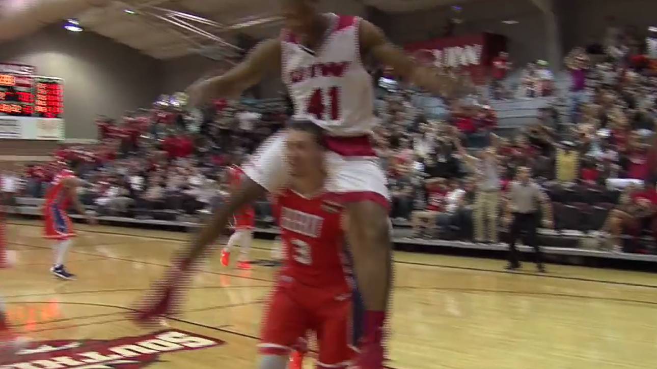 Huckepack-Ritt nach Mega-Dunk