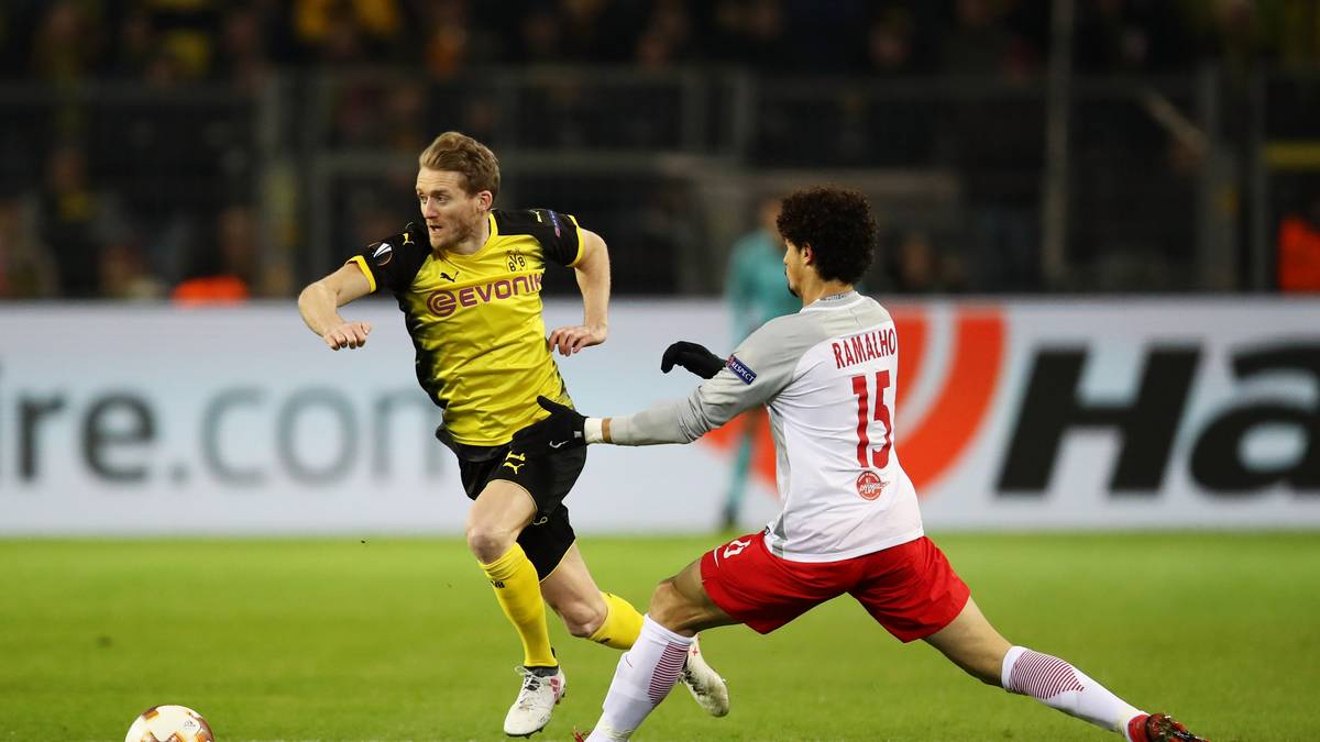 Dann geht es los. Der BVB mit Andre Schürrle gibt von Anfang an Gas und bestimmt die Partie. Der Ex-Leverkusener Andre Ramalho hat große Mühe, den Dortmunder zu halten  