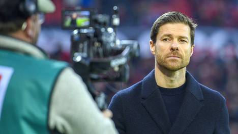 Xabi Alonso von Bayer Leverkusen hat sich unbesorgt über den Gemütszustand seines Schützlings Florian Wirtz nach dessen früher Auswechslung gezeigt.