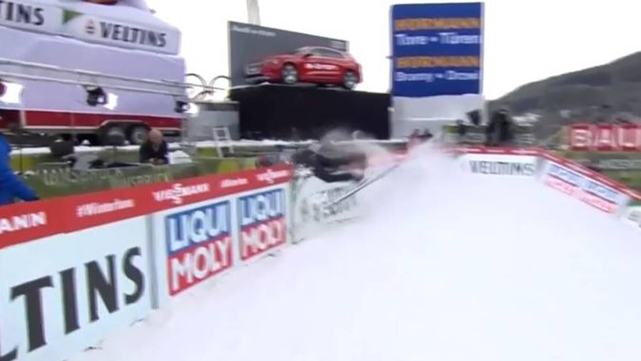 Tournee-Springer kracht über Bande