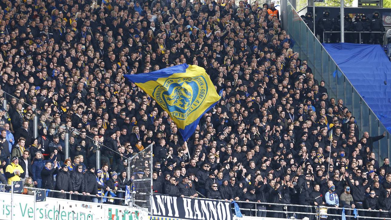 Polizei wehrt Relegations-Randale ab