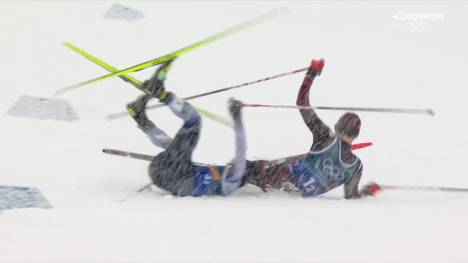 Die deutschen Kombinierer Johannes Rydzek und Vinzenz Geiger liegen auf Kurs, die letzte Medaillenchance der Männer zu nutzen. Doch ein Doppel-Sturz von Geiger macht alles zunichte - am Ende bleibt Platz 5.