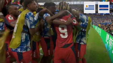 Der WM-Neuling trotzt Uruguay nach einer beherzten Leistung ein Unentschieden ab und darf dadurch weiter von der KO-Runde träumen.