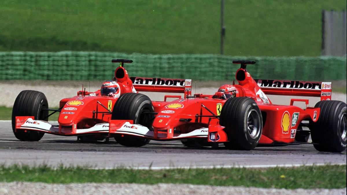 2001: "Let Michael pass for the Championship" - mit diesem Satz befiehlt der damalige Ferrari-Teamchef Jean Todt Rubens Barrichello, Schumacher beim Österreich-GP im Sinne der Fahrer-WM auf der Zielgeraden passieren zu lassen. 2010 kommt der Teamorder-Verdacht erneut auf: Beim Deutschland-Rennen teilt das Team Felipe Massa mit, dass Fernando Alonso schneller ist. Am Ende macht der Brasilianer seinem Teamkollegen Platz und Alonso gewinnt 