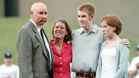 Dan Quisenberry (l.) wurde kurz vor seinem Tod in einer bewegenden Zeremonie gefeiert