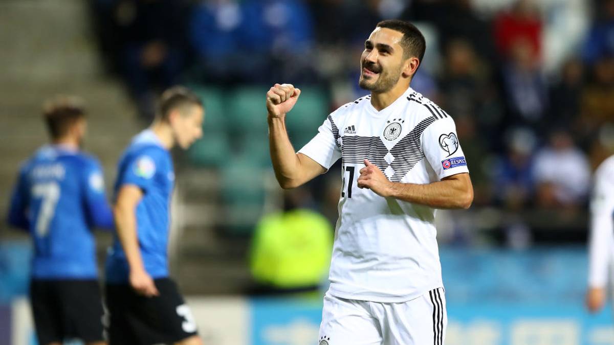 "Ich dachte, ich like ein Foto eines Kumpels, mit dem ich teilweise in Manchester zusammengelebt habe, der eine schwierige Zeit beim FC Everton hat, kaum spielt, dann ein Tor schießt und seine Mannschaft zu einem Sieg führt," sagte Gündogan. "Ich kann nochmal betonen, dass da keine politische Absicht dahinter war"