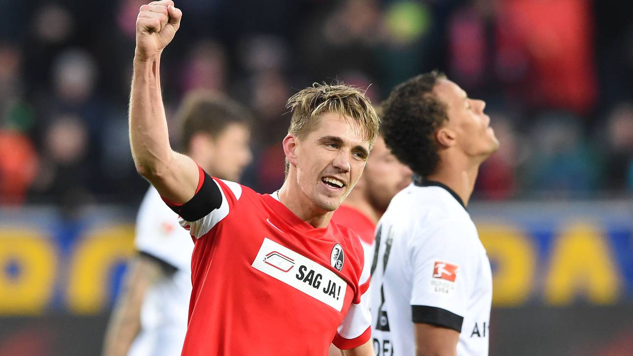 Nils Petersen bejubelt ein Tor