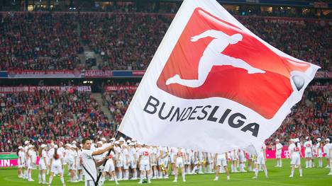 Fahne der DFL bei der Bundesliga-Saisoneröffnung
