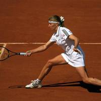 1996 stehen sich Steffi Graf und Arantxa Sánchez Vicario einmal mehr im Finale der French Open gegenüber. Die beiden langjährigen Rivalinnen liefern sich einen erbitterten Kampf und schreiben Tennisgeschichte.