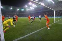 Borussia Mönchengladbach zieht dank eines Last-Minute-Treffers in der Verlängerung ins Viertelfinale des DFB-Pokals ein. Manu Kone wird gegen den VfL Wolfsburg zum Helden.
