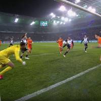 Zum Glück Abseits! Unfassbarer Gladbach-Fehlschuss