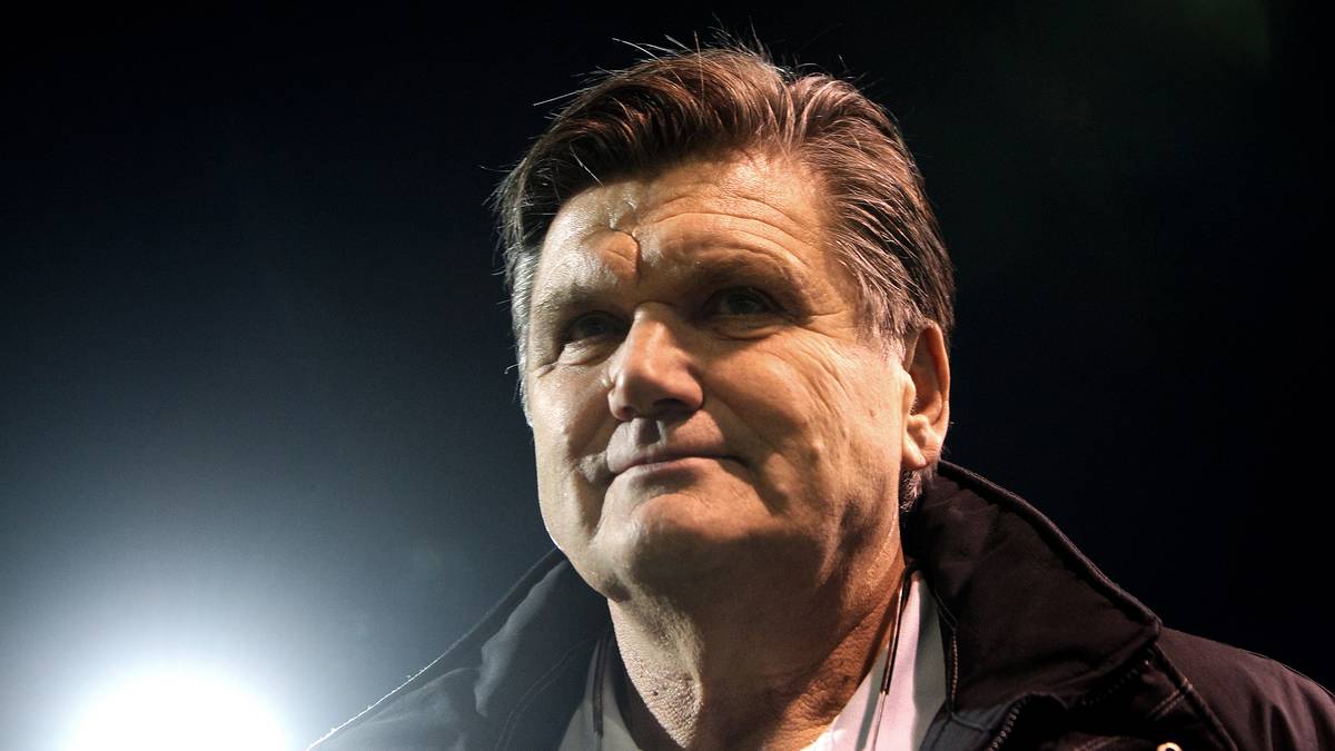 HANS MEYER: Hans Meyer ist eigentlich Präsidiumsmitglied, aber verfügt ebenfalls über große Erfahrung auf dem Trainerstuhl. Von 1999 bis 2003 und von 2008 bis 2009 war Meyer Coach der Fohlen. 2001 führte Meyer Gladbach zurück in die Bundesliga, 2009 rettete er sie vor dem Abstieg. Gegen ihn spricht das Alter: Mit 72 scheint eine Rückkehr auf den Trainerstuhl kaum denkbar. Allerdings könnte Meyer als Interimstrainer dem VfL helfen