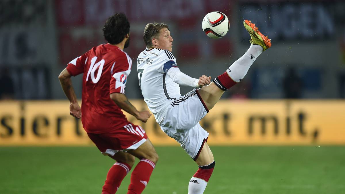 Für die Georgier ist die Partie das Spiel des Jahres. Das zeigt sich auch am Einsatz von Tornike Okriashvili, der ein genaues Auge auf Bastian Schweinsteiger wirft  