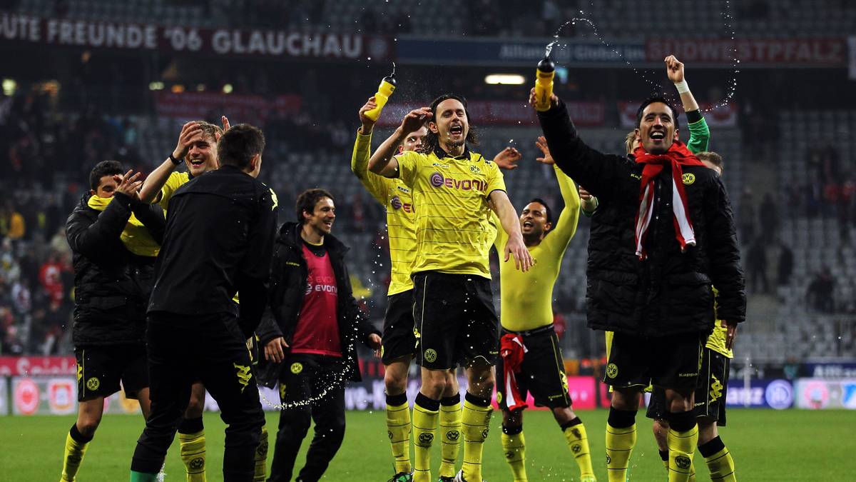 PLATZ 6 - Bundesliga 2010/11, 24. Spieltag: Die Machtdemonstration des unter Jürgen Klopp wiedererstarkten BVB. Mit einem eindrucksvollen Sieg in der Münchner Arena zementieren die Dortmunder ihren Anspruch auf den Titel.