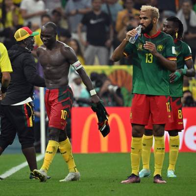 Den Rekordweltmeister bezwungen, doch das Wunder verpasst: Kamerun mit Bayerns Choupo-Moting verabschiedet sich mit einem sensationellen Sieg gegen Brasilien von der WM.