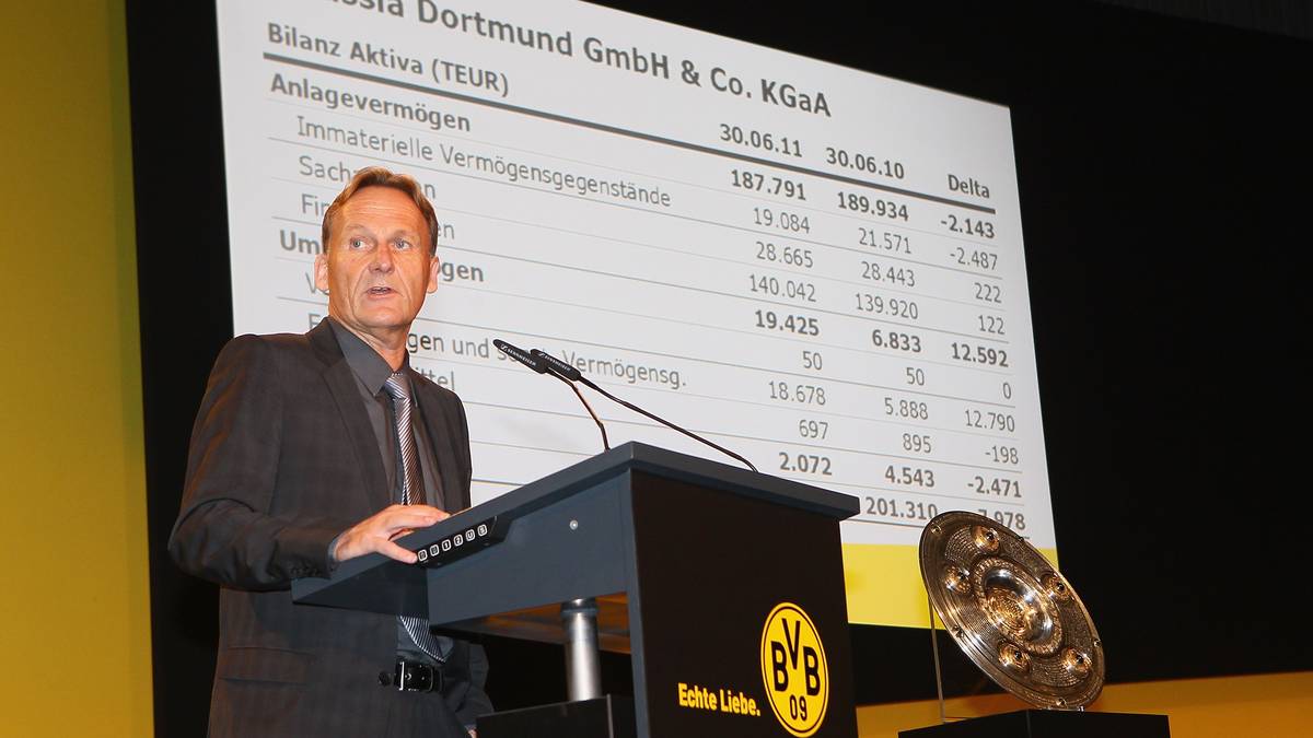 Bei der meisterlichen Jahreshauptversammlung 2011 ist der BVB aus dem Traum noch nicht erwacht. Auch in finanzieller Hinsicht sieht sich Watzke in seiner Arbeit bestätigt: "Vor wenigen Jahren war no hope, no future, no cash. Mittlerweile ist der BVB ein absoluter Vorzeigeklub in Deutschland"