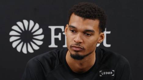 Victor Wembanyama musste bei der erfolgreichen Revanche der Spurs gegen die Knicks verletzungsbedingt vom Feld.