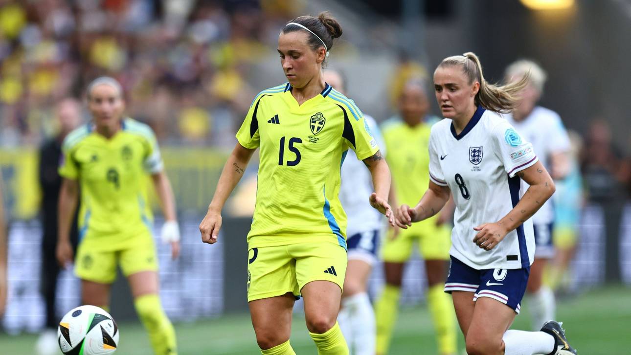 Zigiotti Olme (l.) und Stanway im Nationaldress