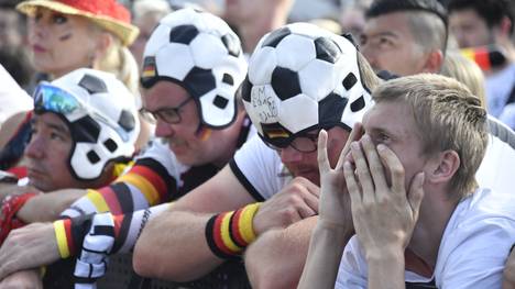 Etwa 100.000 Anhänger verfolgten das deutsche WM-Aus auf der Fanmeile in Berlin