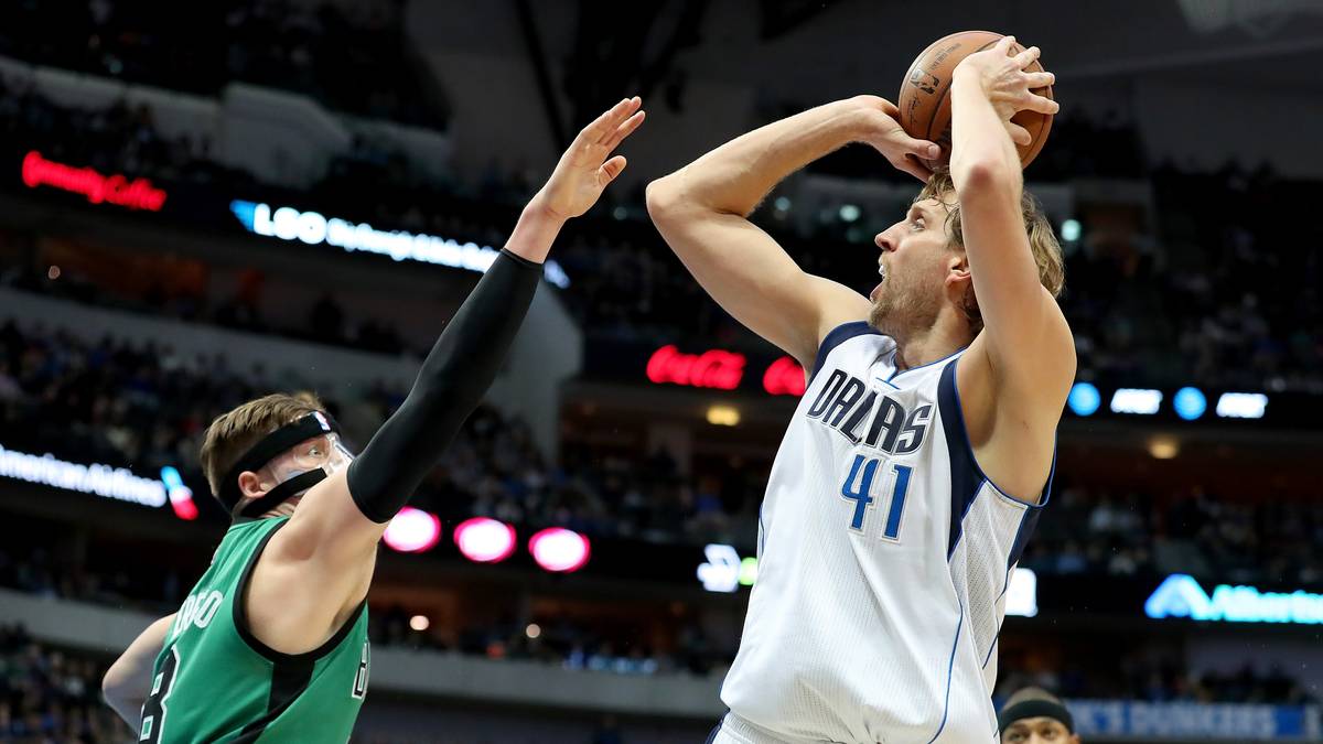 Sein Vorteil gegenüber Spielern wie Malone: Er hat einen Ring gewonnen! 2011 war er am Ziel seiner Träume. Mit seiner Spielweise hat Nowitzki das Spiel revolutioniert, sein einbeiniger Fadeaway wird oft kopiert. Für die Top Ten reicht es mit einem Titel und einem MVP aber nicht. 21 Saisons für eine Franchise sind aber einzigartig